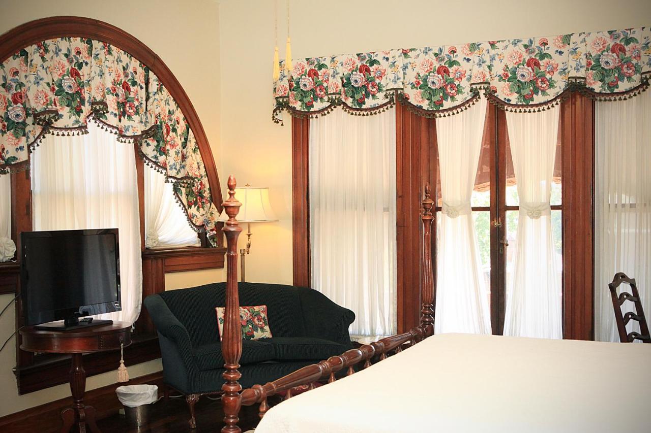 Louisville Bourbon Inn מראה חיצוני תמונה