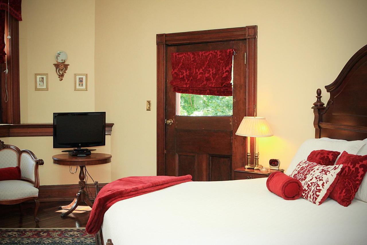 Louisville Bourbon Inn מראה חיצוני תמונה